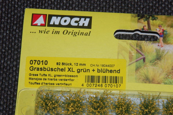 07010 Noch Grasbüschel XL, 92 Stück grün + blühend